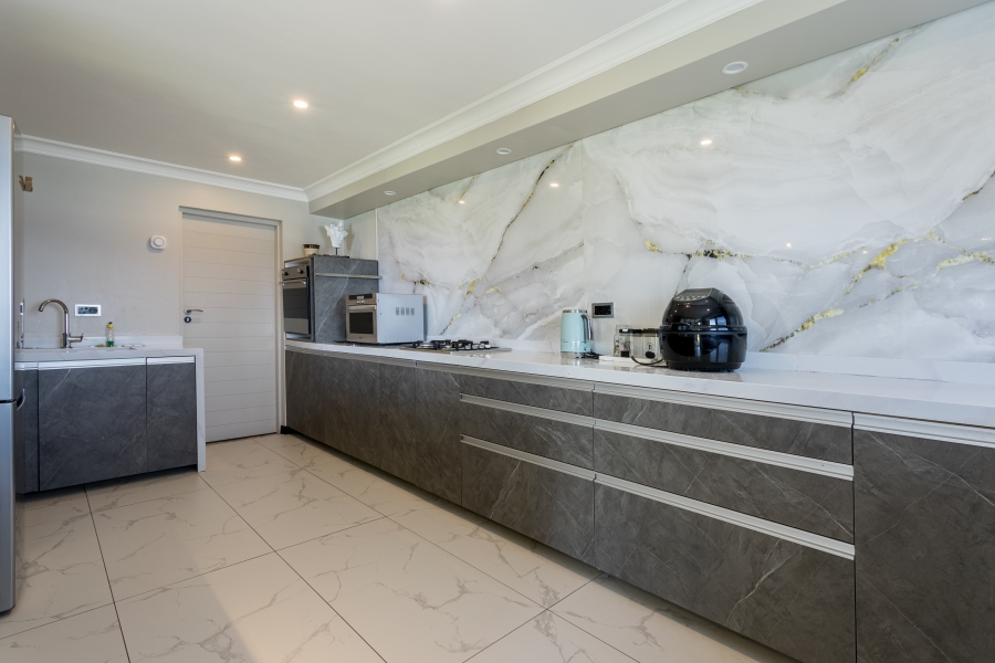 6 Bedroom Property for Sale in Sheffield Beach KwaZulu-Natal