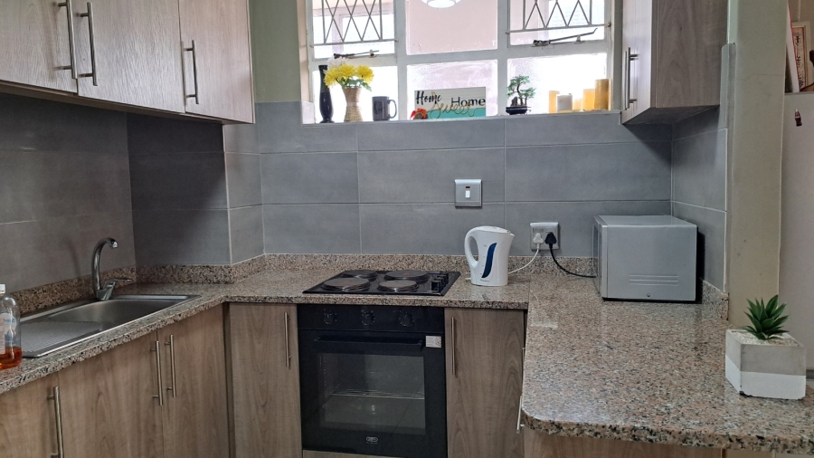 1 Bedroom Property for Sale in Essenwood KwaZulu-Natal