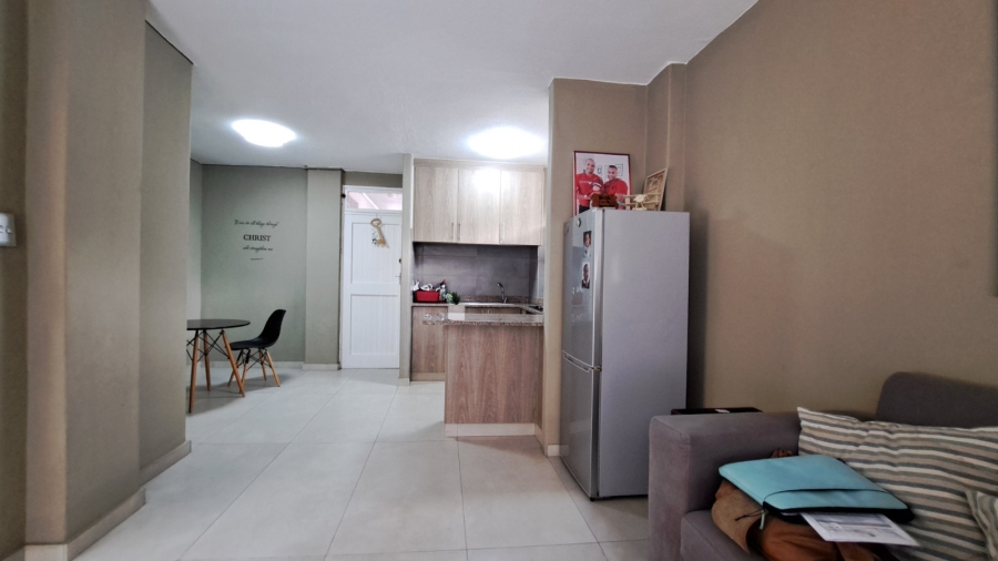 1 Bedroom Property for Sale in Essenwood KwaZulu-Natal