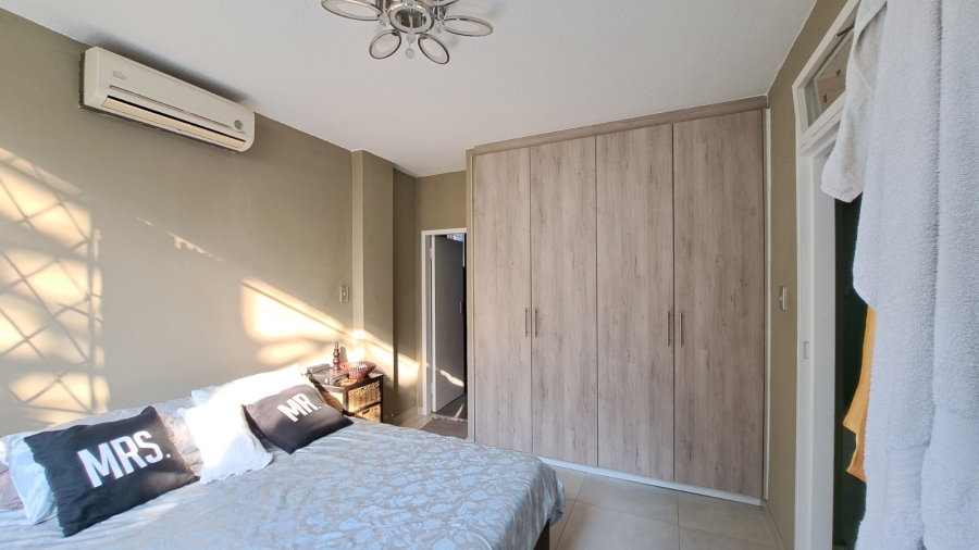 1 Bedroom Property for Sale in Essenwood KwaZulu-Natal