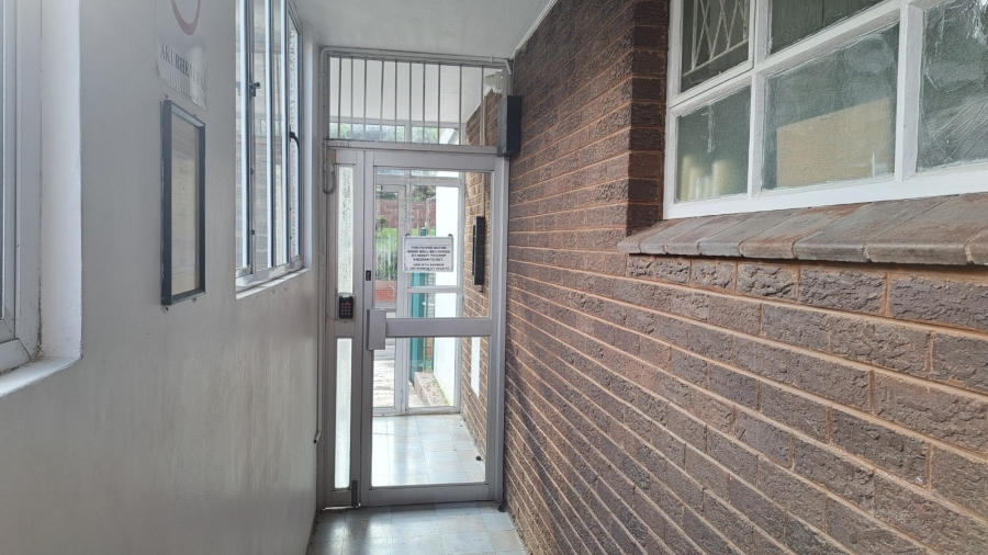 1 Bedroom Property for Sale in Essenwood KwaZulu-Natal