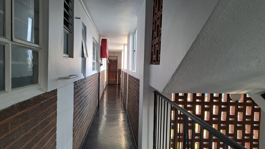 1 Bedroom Property for Sale in Essenwood KwaZulu-Natal