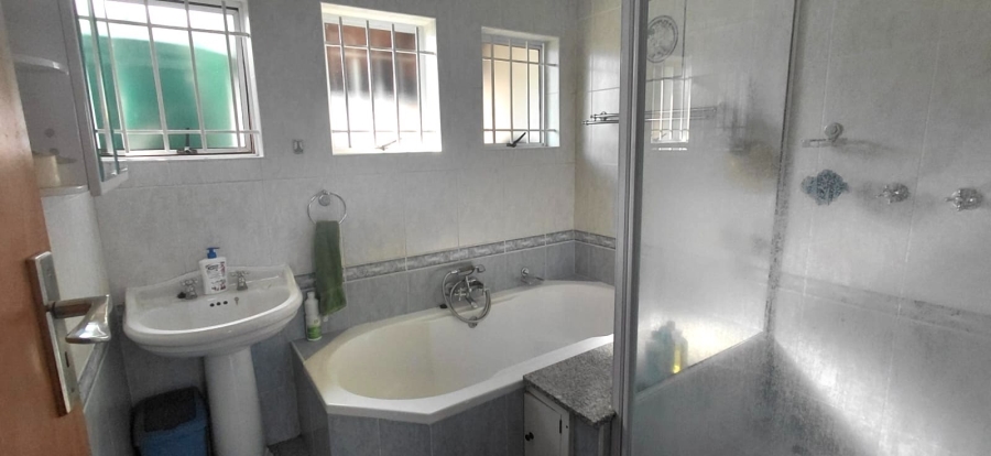 5 Bedroom Property for Sale in Bluff KwaZulu-Natal