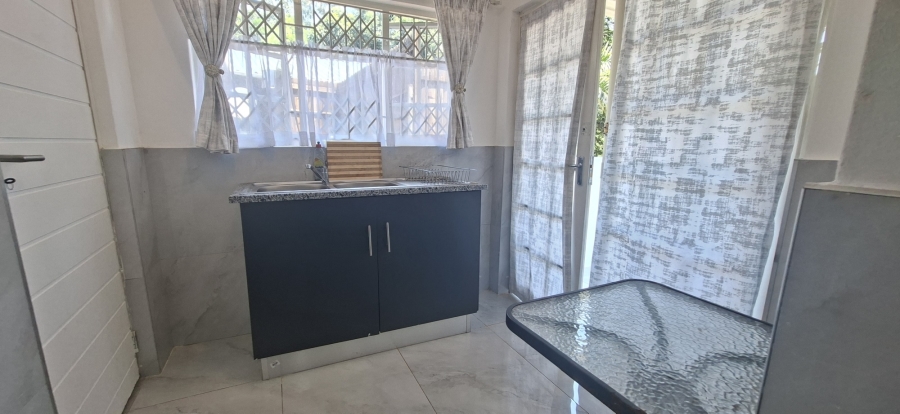 To Let 1 Bedroom Property for Rent in Kloof KwaZulu-Natal