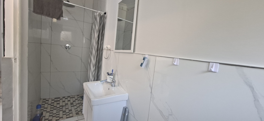 To Let 1 Bedroom Property for Rent in Kloof KwaZulu-Natal