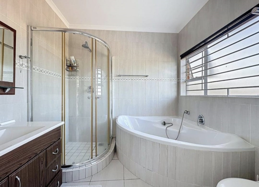 4 Bedroom Property for Sale in Willard Beach KwaZulu-Natal