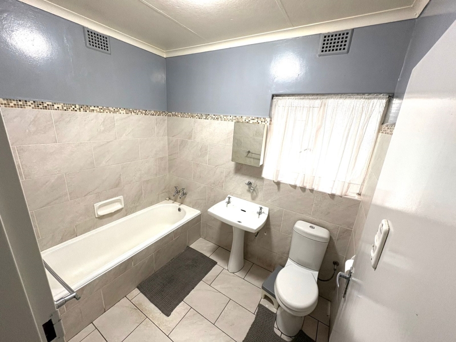 4 Bedroom Property for Sale in Huttenheights KwaZulu-Natal