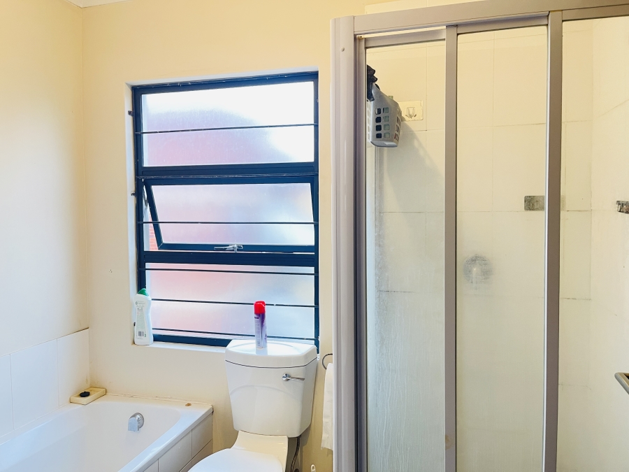 2 Bedroom Property for Sale in Essenwood KwaZulu-Natal