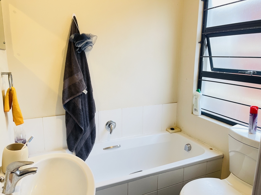 2 Bedroom Property for Sale in Essenwood KwaZulu-Natal