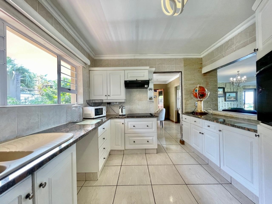 5 Bedroom Property for Sale in Salt Rock KwaZulu-Natal