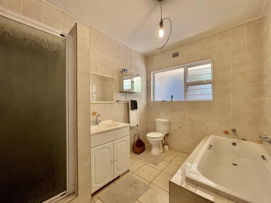 5 Bedroom Property for Sale in Salt Rock KwaZulu-Natal