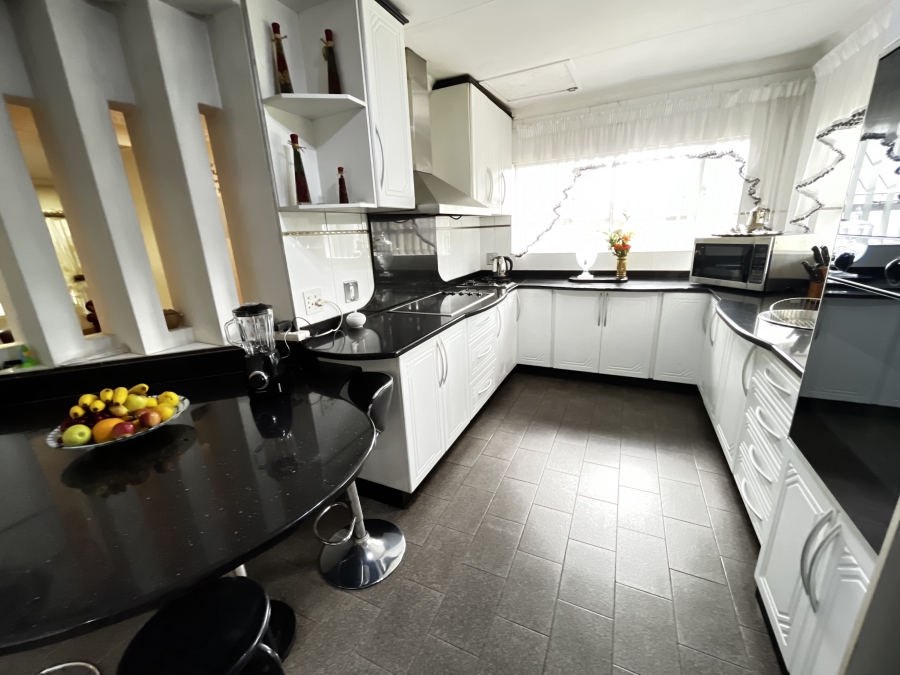 4 Bedroom Property for Sale in Montrose KwaZulu-Natal