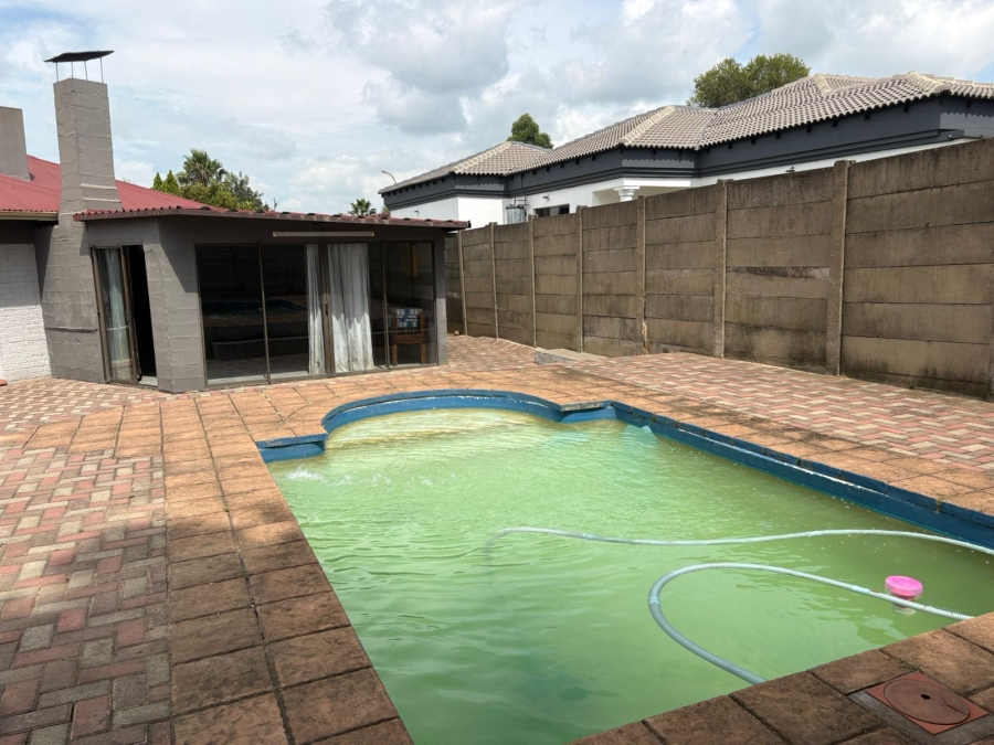 4 Bedroom Property for Sale in Pioneer Park KwaZulu-Natal