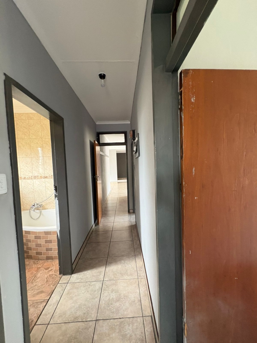4 Bedroom Property for Sale in Pioneer Park KwaZulu-Natal