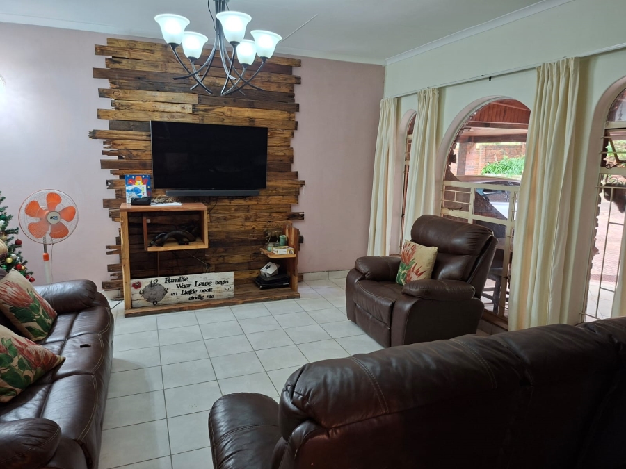 4 Bedroom Property for Sale in Sunnyridge KwaZulu-Natal