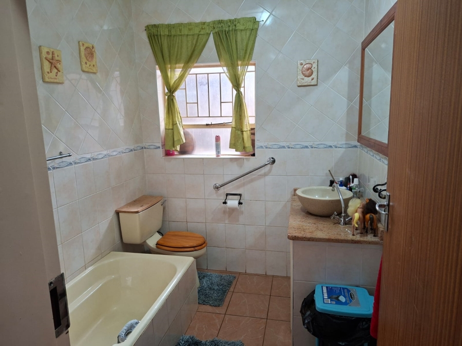 4 Bedroom Property for Sale in Sunnyridge KwaZulu-Natal