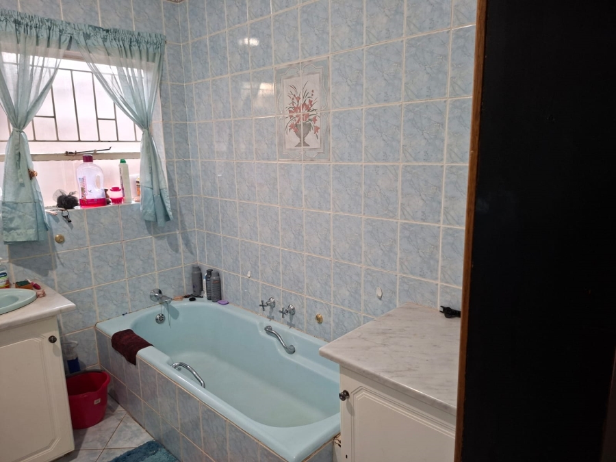 4 Bedroom Property for Sale in Sunnyridge KwaZulu-Natal