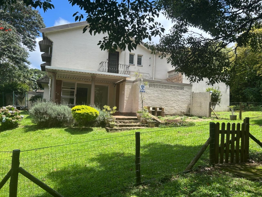 To Let 4 Bedroom Property for Rent in Kloof KwaZulu-Natal