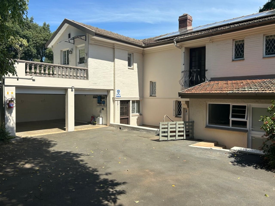 To Let 4 Bedroom Property for Rent in Kloof KwaZulu-Natal