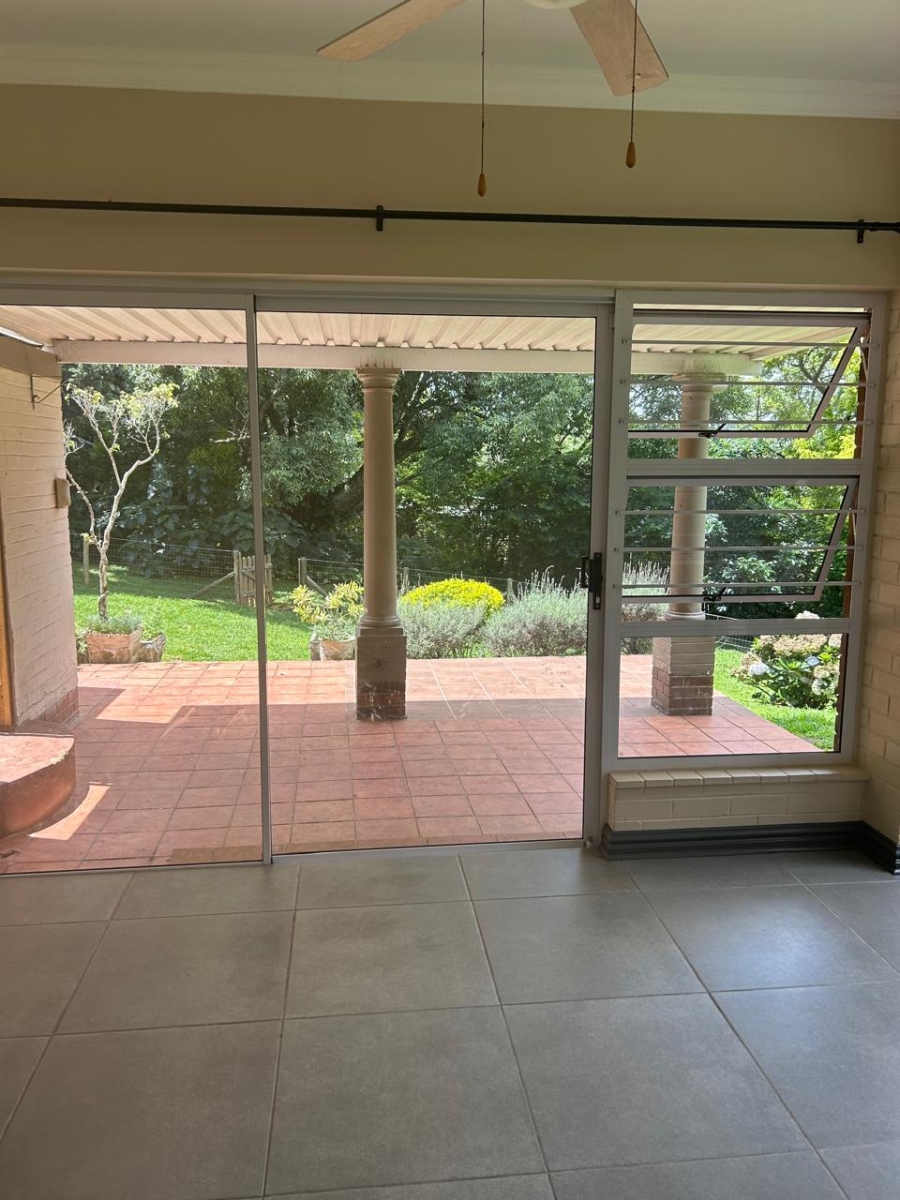 To Let 4 Bedroom Property for Rent in Kloof KwaZulu-Natal