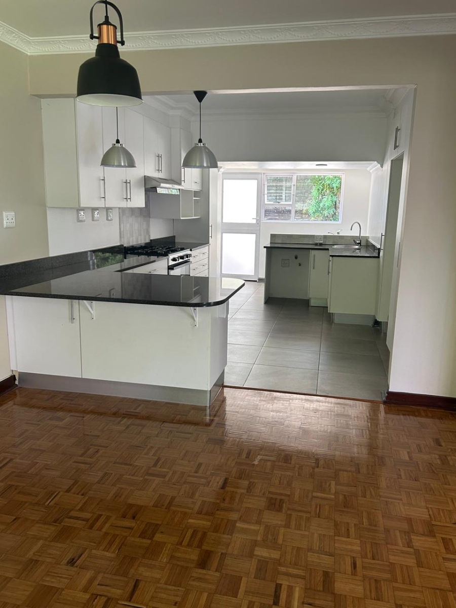 To Let 4 Bedroom Property for Rent in Kloof KwaZulu-Natal