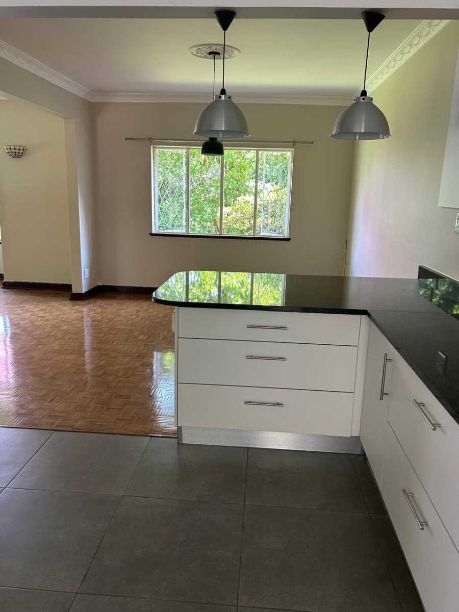 To Let 4 Bedroom Property for Rent in Kloof KwaZulu-Natal