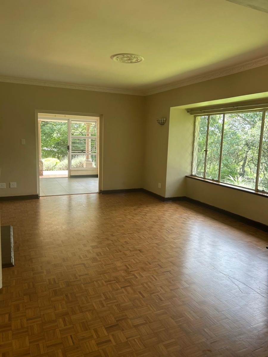 To Let 4 Bedroom Property for Rent in Kloof KwaZulu-Natal