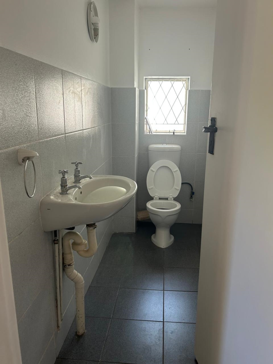 To Let 4 Bedroom Property for Rent in Kloof KwaZulu-Natal