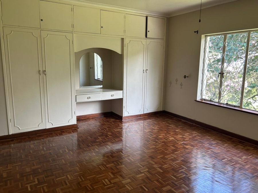 To Let 4 Bedroom Property for Rent in Kloof KwaZulu-Natal