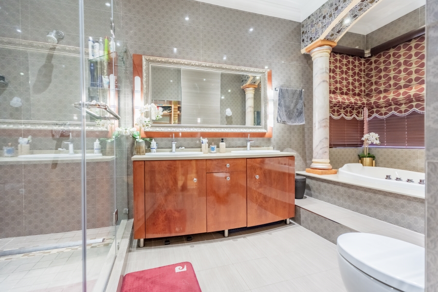 6 Bedroom Property for Sale in Reservoir Hills KwaZulu-Natal