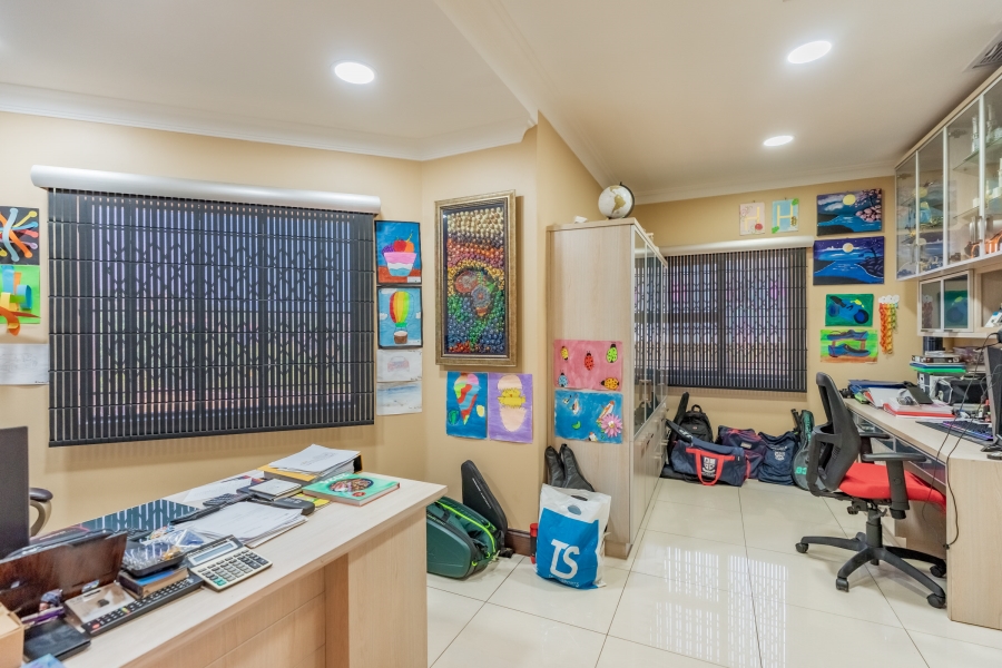 6 Bedroom Property for Sale in Reservoir Hills KwaZulu-Natal