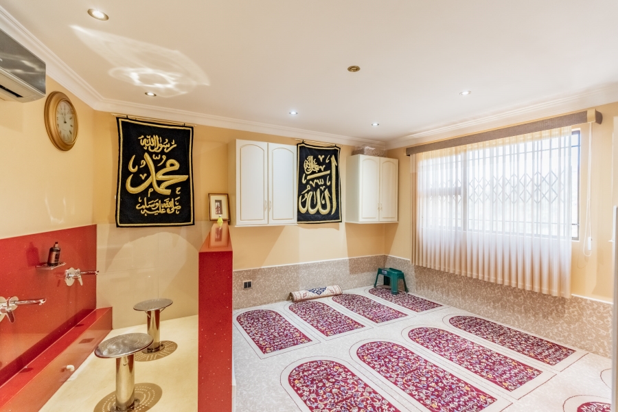 6 Bedroom Property for Sale in Reservoir Hills KwaZulu-Natal