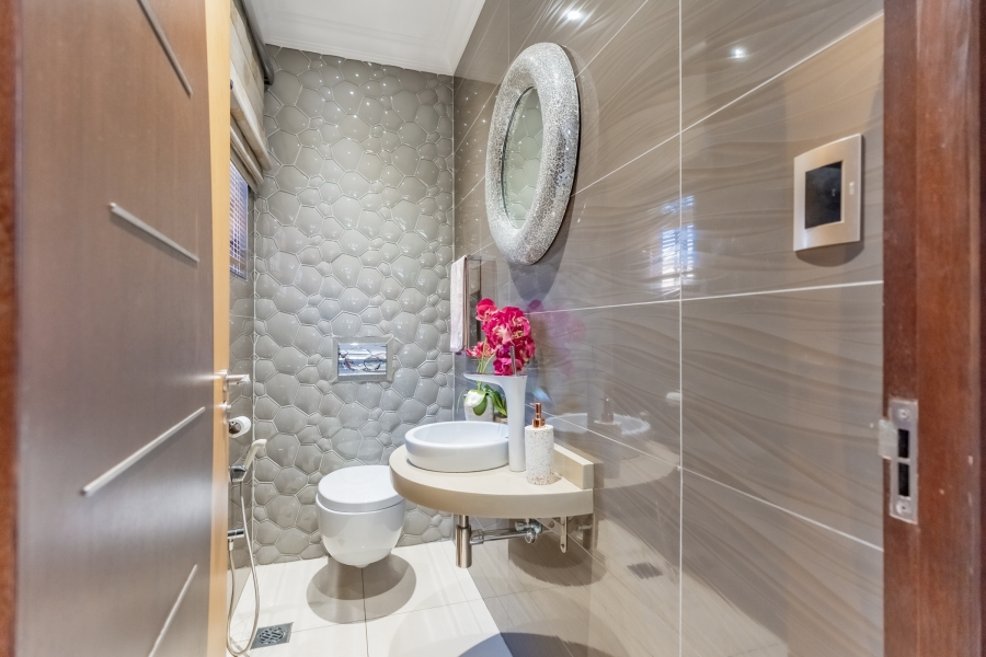 6 Bedroom Property for Sale in Reservoir Hills KwaZulu-Natal