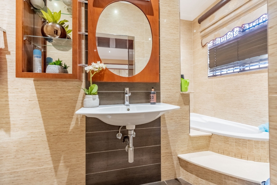 6 Bedroom Property for Sale in Reservoir Hills KwaZulu-Natal