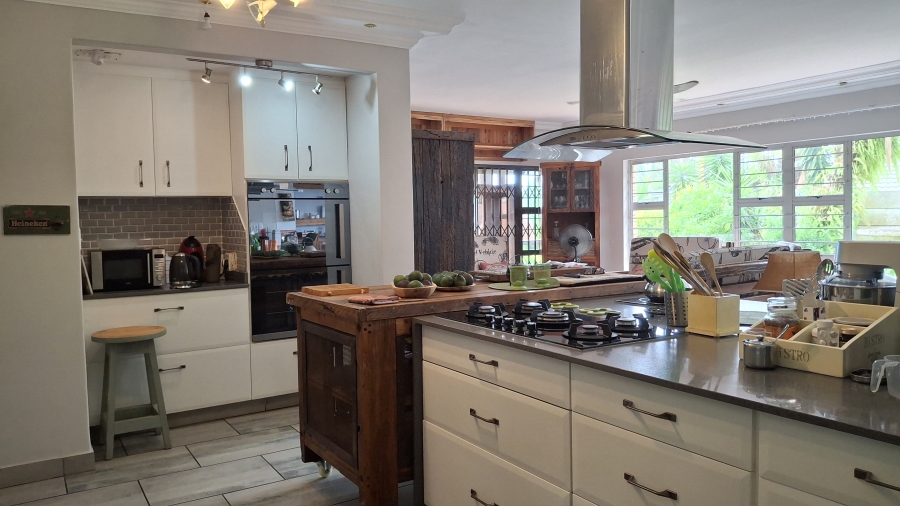 4 Bedroom Property for Sale in Amanzimtoti KwaZulu-Natal