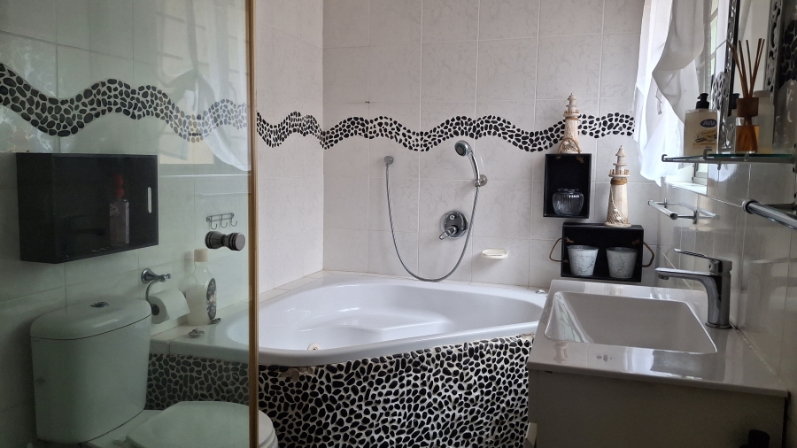 4 Bedroom Property for Sale in Amanzimtoti KwaZulu-Natal