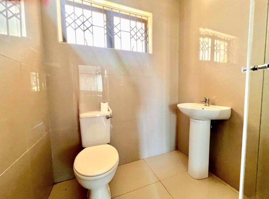 2 Bedroom Property for Sale in Amanzimtoti KwaZulu-Natal