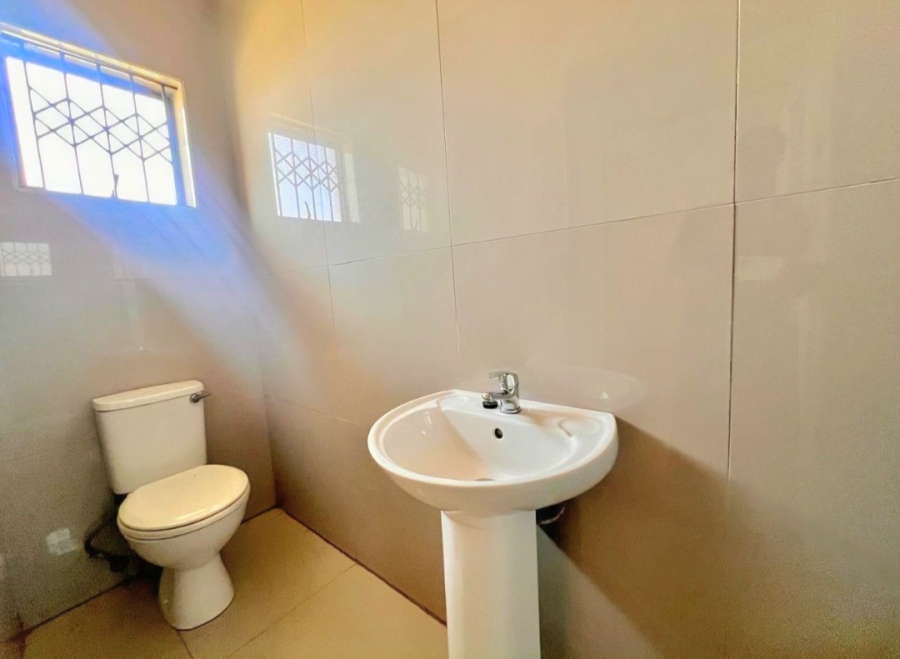 2 Bedroom Property for Sale in Amanzimtoti KwaZulu-Natal