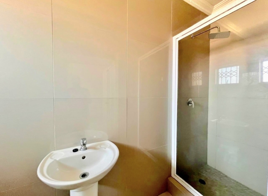 2 Bedroom Property for Sale in Amanzimtoti KwaZulu-Natal