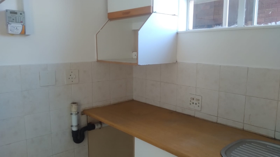 To Let 2 Bedroom Property for Rent in Essenwood KwaZulu-Natal