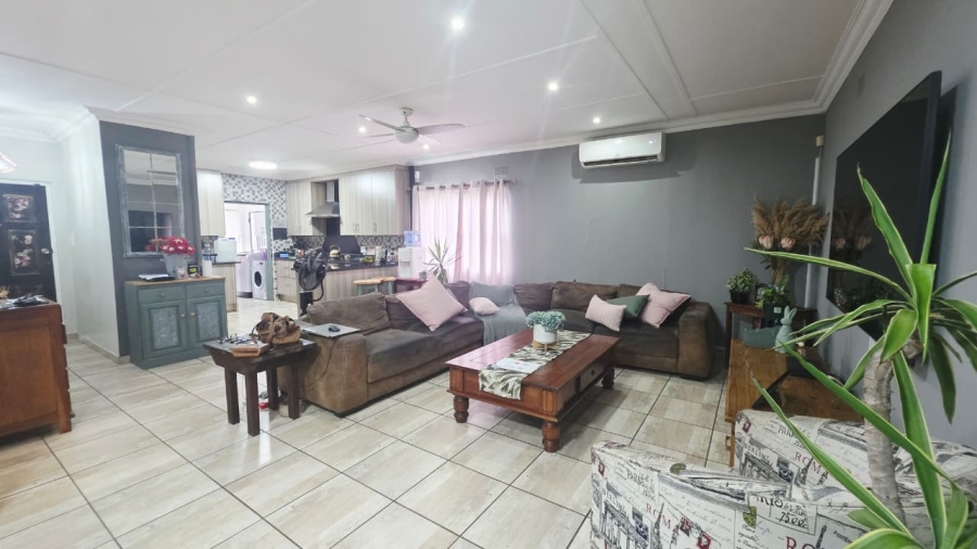 4 Bedroom Property for Sale in Veld En Vlei KwaZulu-Natal