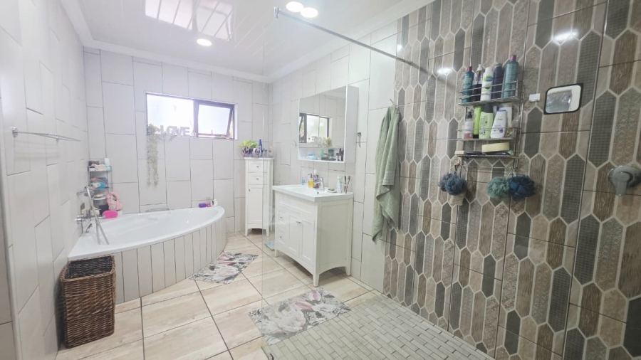 4 Bedroom Property for Sale in Veld En Vlei KwaZulu-Natal