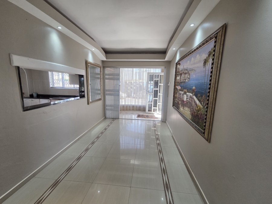 5 Bedroom Property for Sale in Bluff KwaZulu-Natal