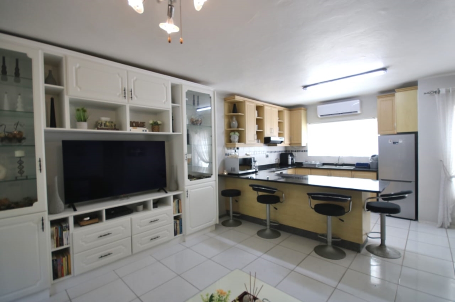 3 Bedroom Property for Sale in Amanzimtoti KwaZulu-Natal