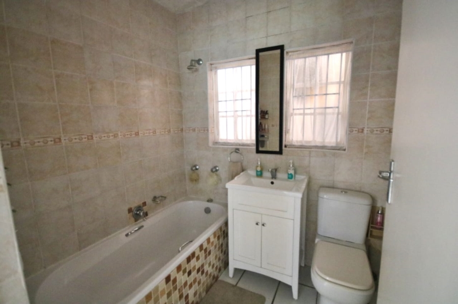 3 Bedroom Property for Sale in Amanzimtoti KwaZulu-Natal