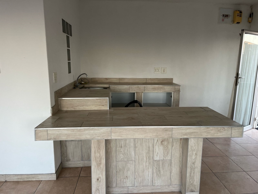 To Let 1 Bedroom Property for Rent in Bluff KwaZulu-Natal