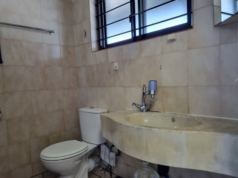 1 Bedroom Property for Sale in Winklespruit KwaZulu-Natal