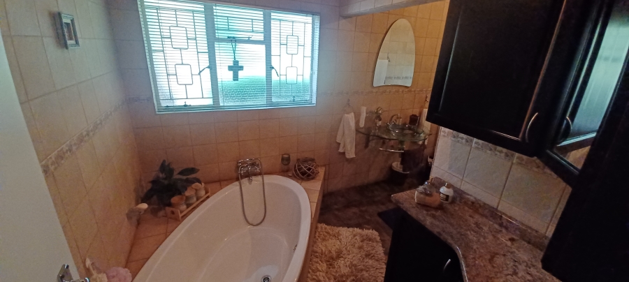 4 Bedroom Property for Sale in Huttenheights KwaZulu-Natal