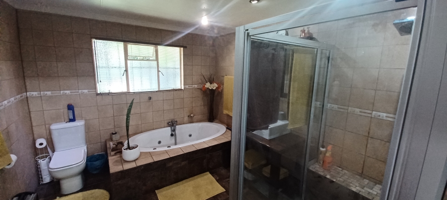 4 Bedroom Property for Sale in Huttenheights KwaZulu-Natal