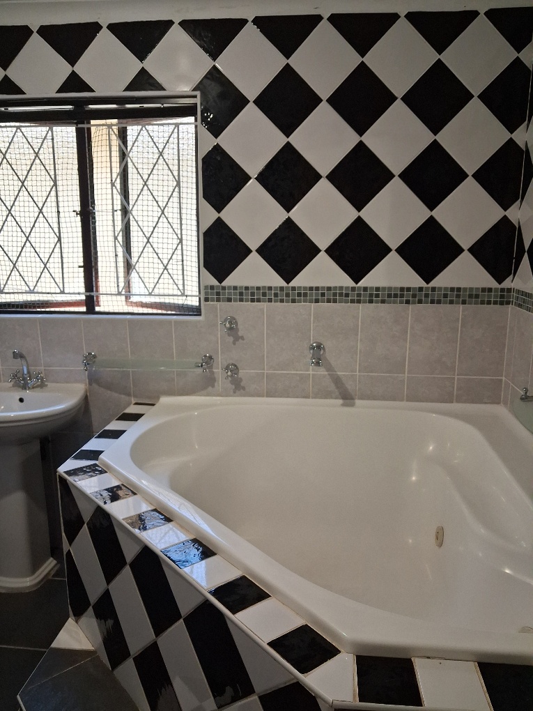 3 Bedroom Property for Sale in Waterfall KwaZulu-Natal